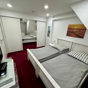 Apartment Zwei, BRE